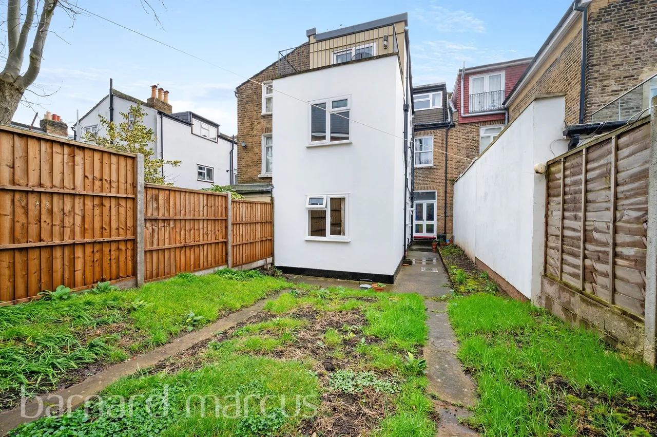 Holdernesse Road, London, photo 9
