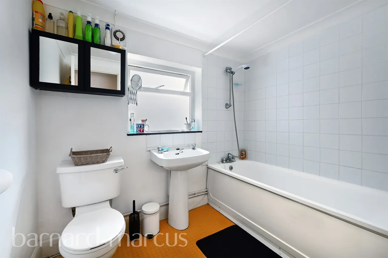 Holdernesse Road, London, photo 6