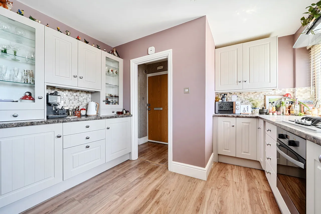 West End Lane, SL2, photo 17