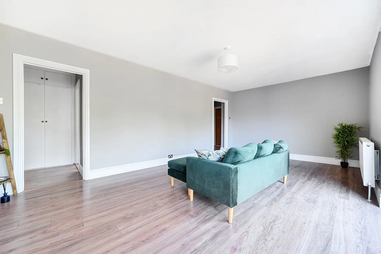 West End Lane, SL2, photo 19