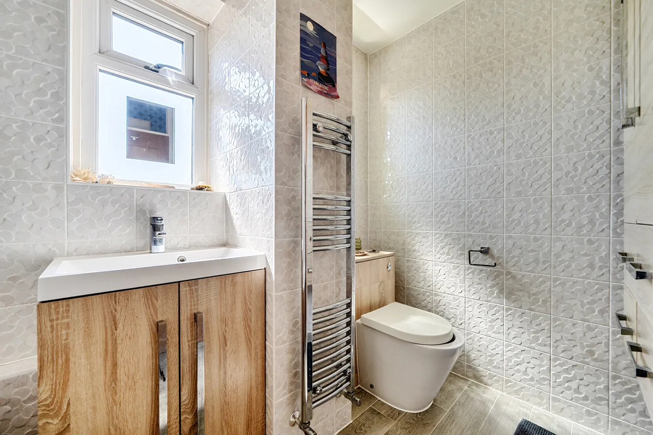 West End Lane, SL2, photo 15