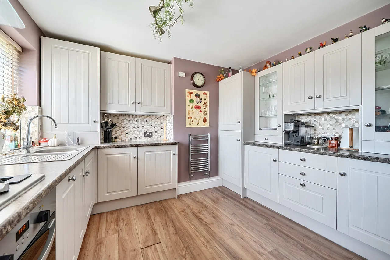 2 bed flat for sale, West End Lane, SL2