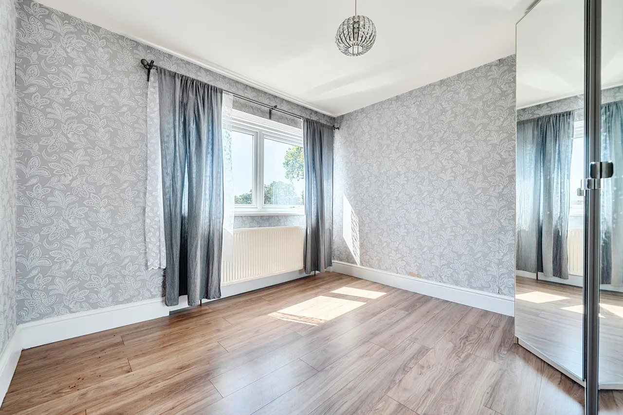 West End Lane, SL2, photo 16