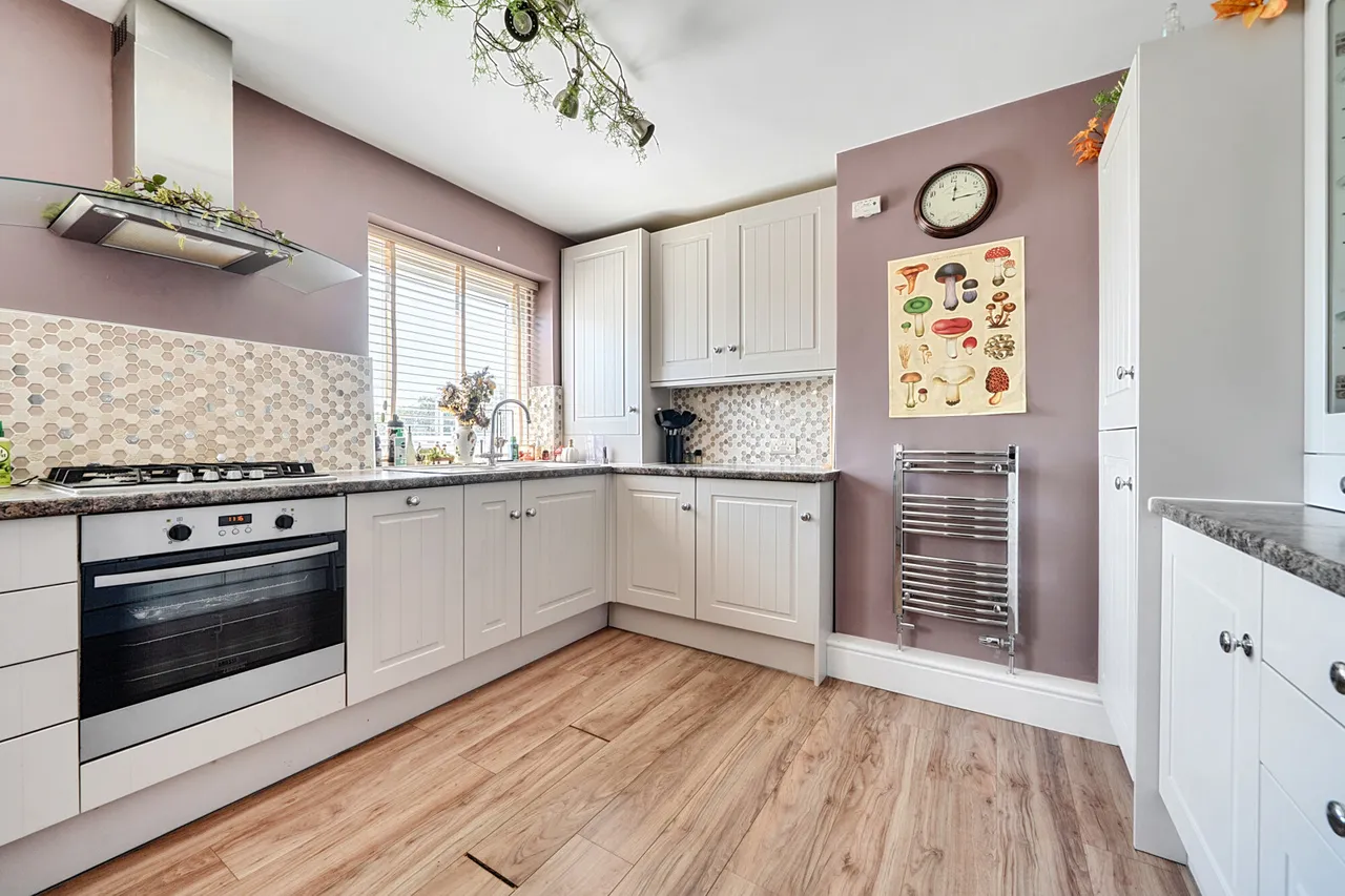 West End Lane, SL2, photo 18