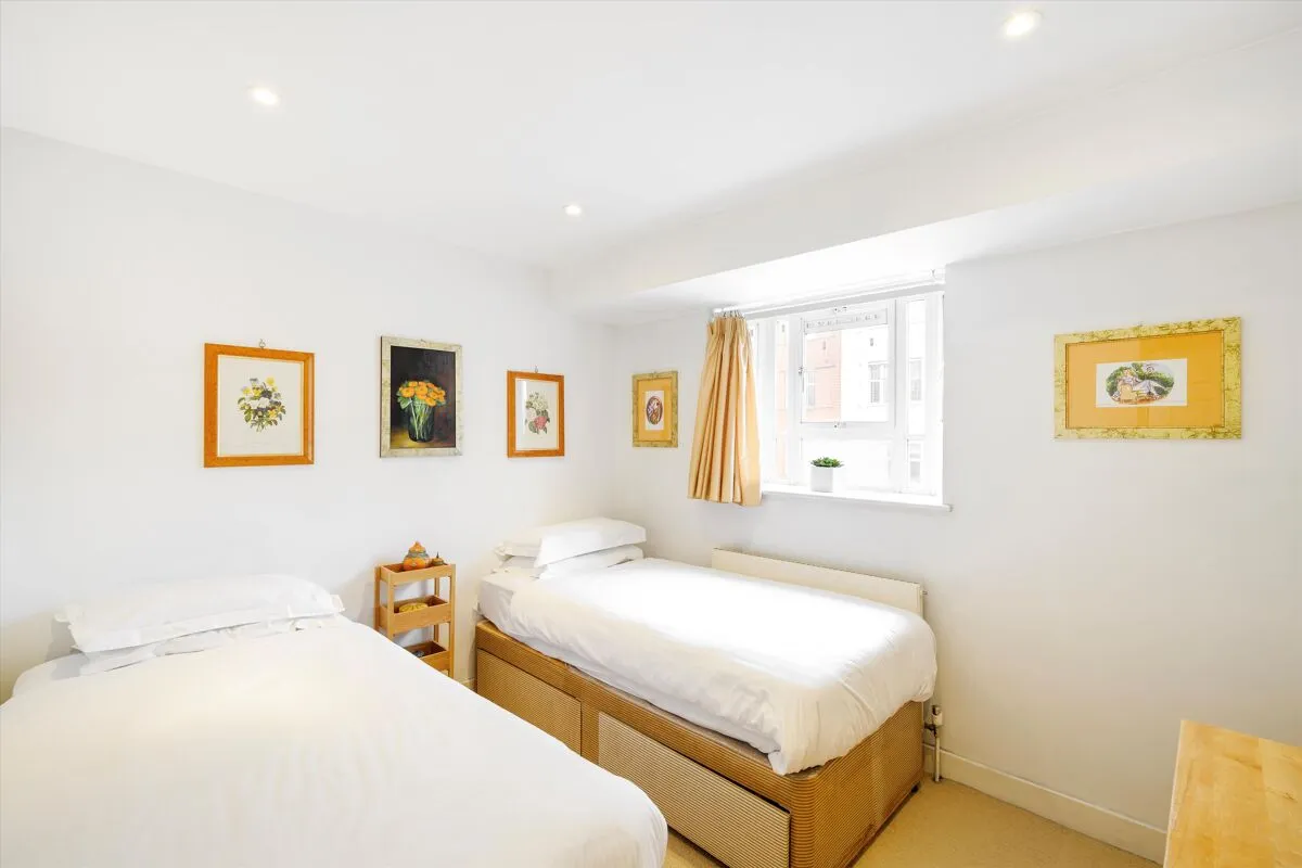 Brompton Road, London, SW3, photo 10