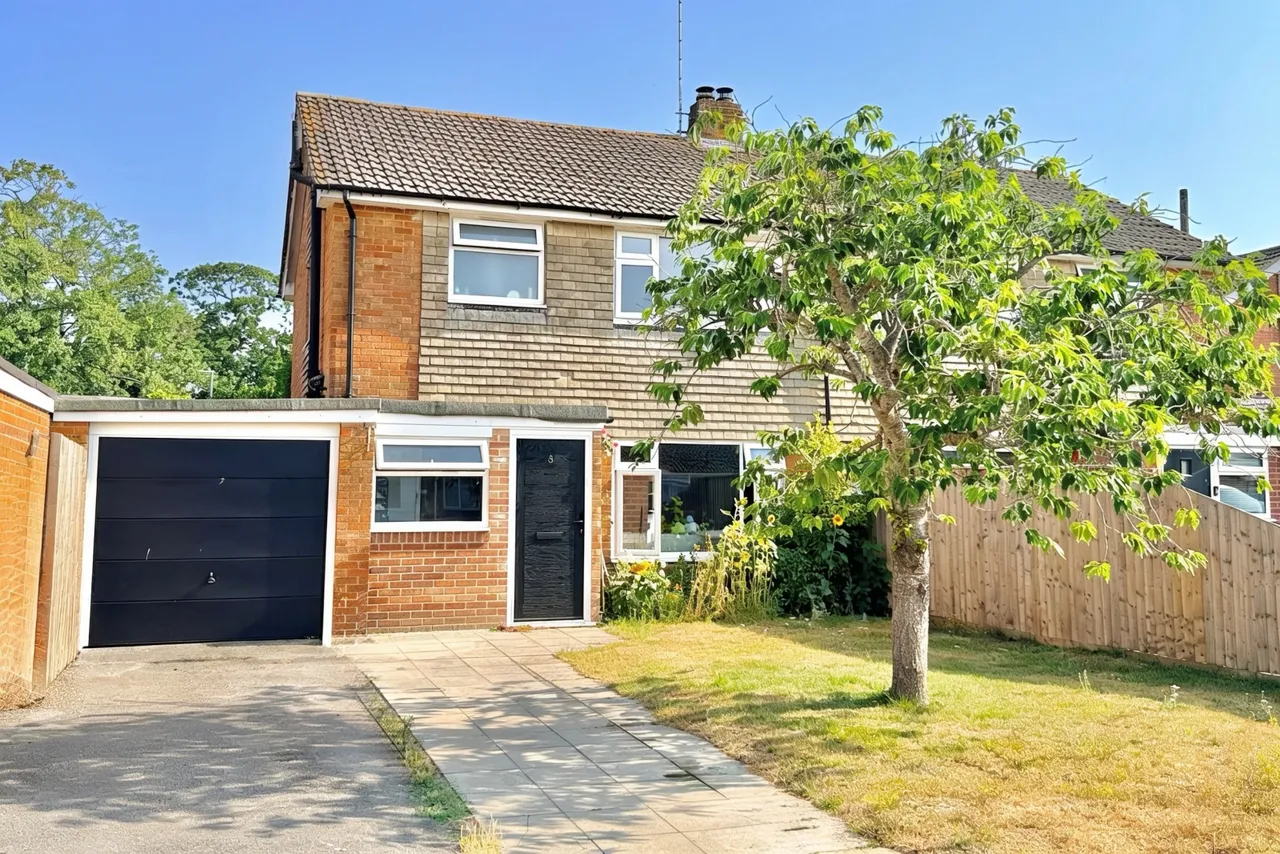 3 bed property for sale, Hightown Gardens, Ringwood, BH24