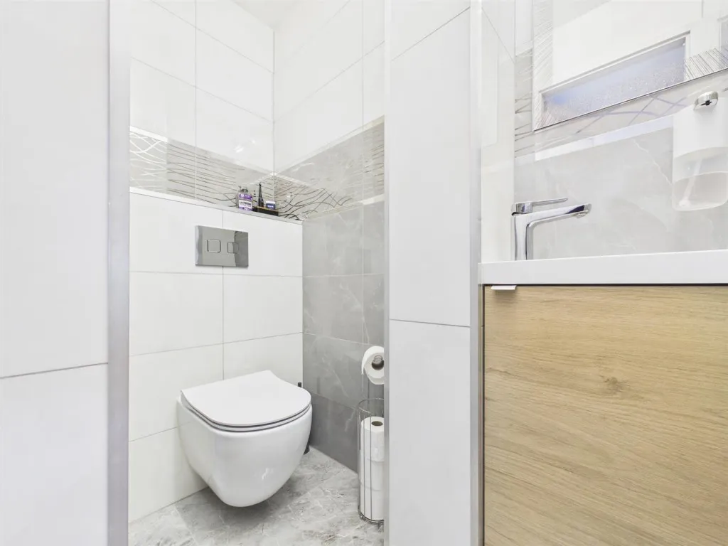 Witham Way, Walton Court, photo 6