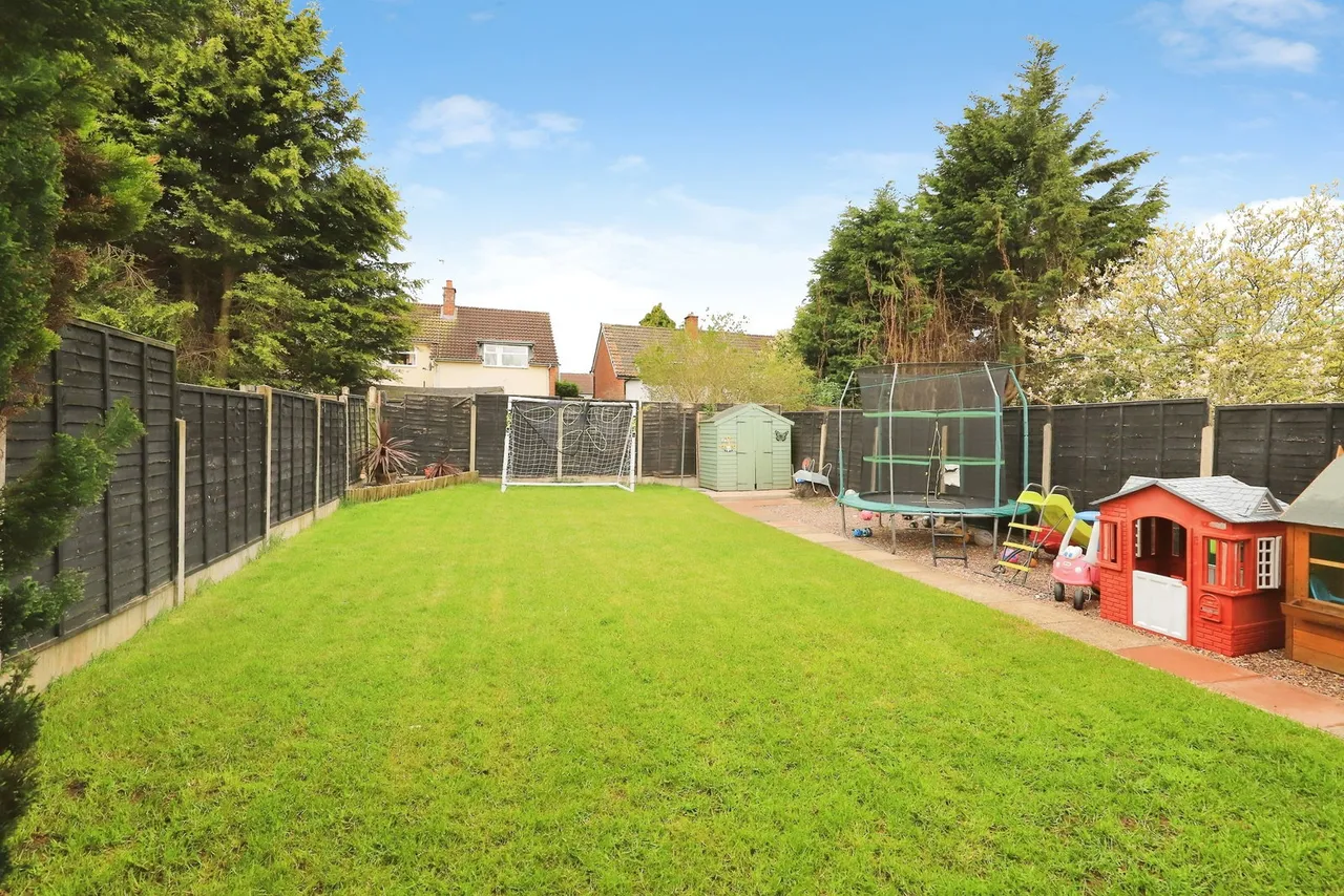 Brownshore Lane, Essington, WV11, photo 12