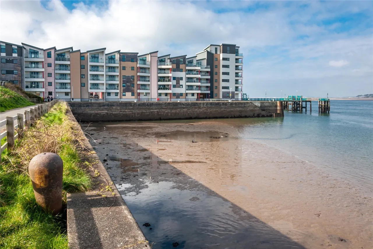 Doc Fictoria, Caernarfon, LL55, photo 7