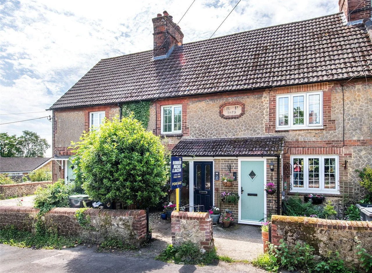3 bed house for sale, Church Lane, ME19