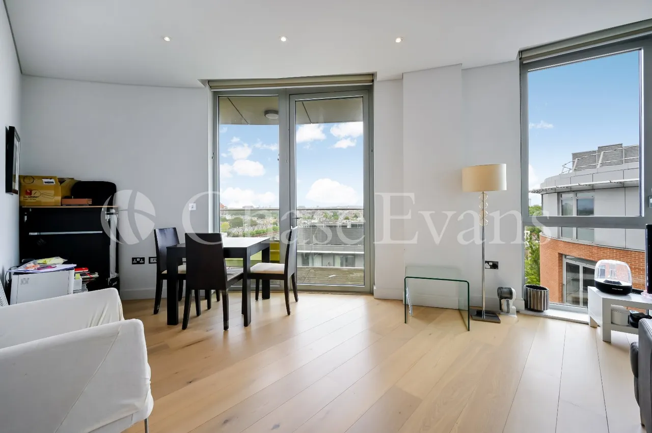 2 bed flat for sale — Grand Tower, 1 Plaza Gardens, London, SW15