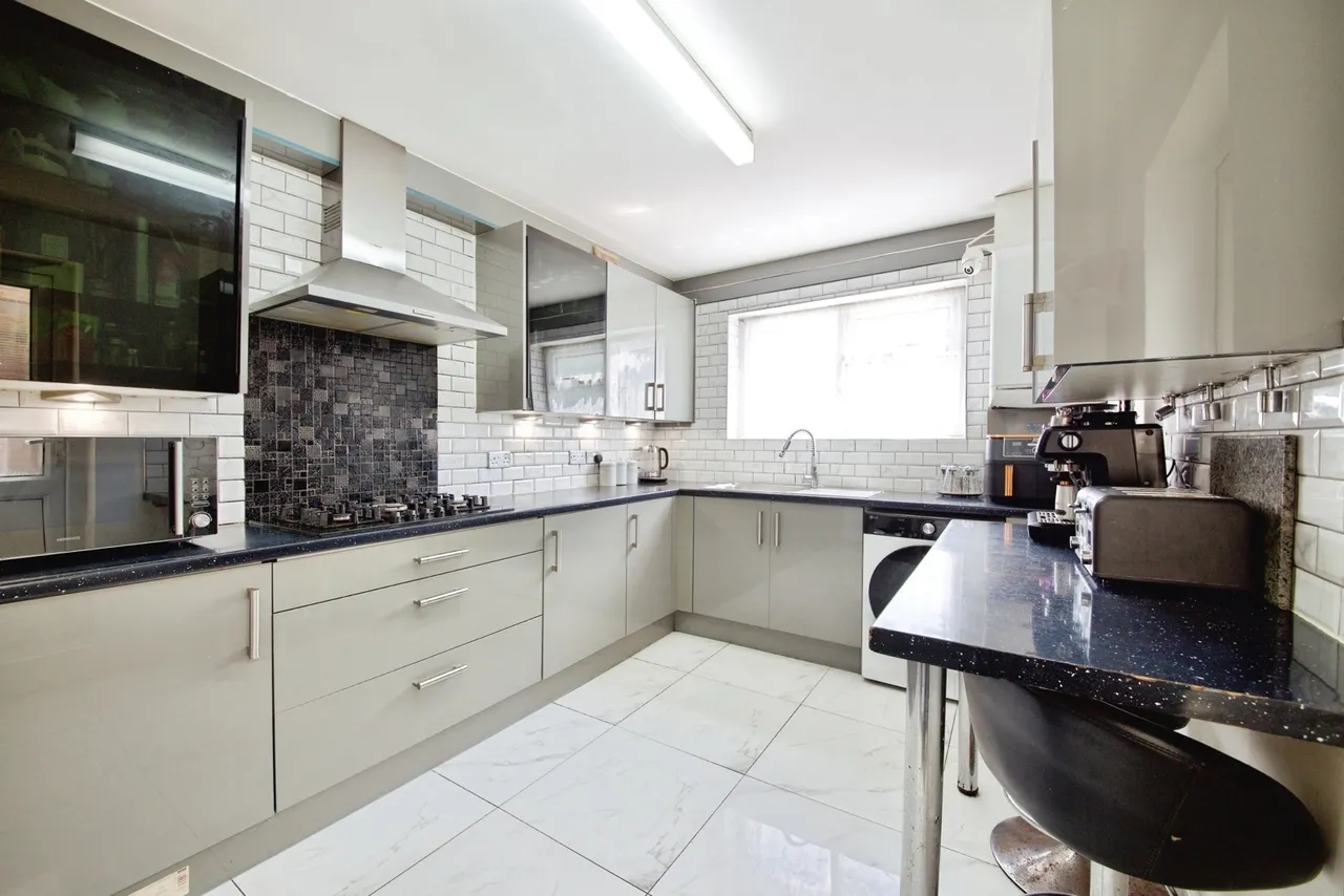 Chestnut Avenue North, Walthamstow, E17, photo 13