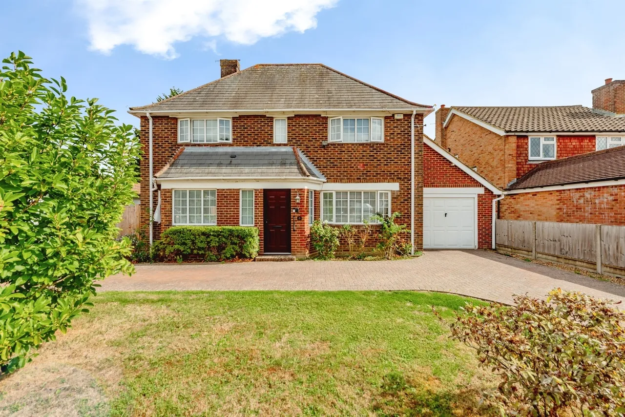 4 bed house for sale, Fairfield Avenue, Horley, RH6