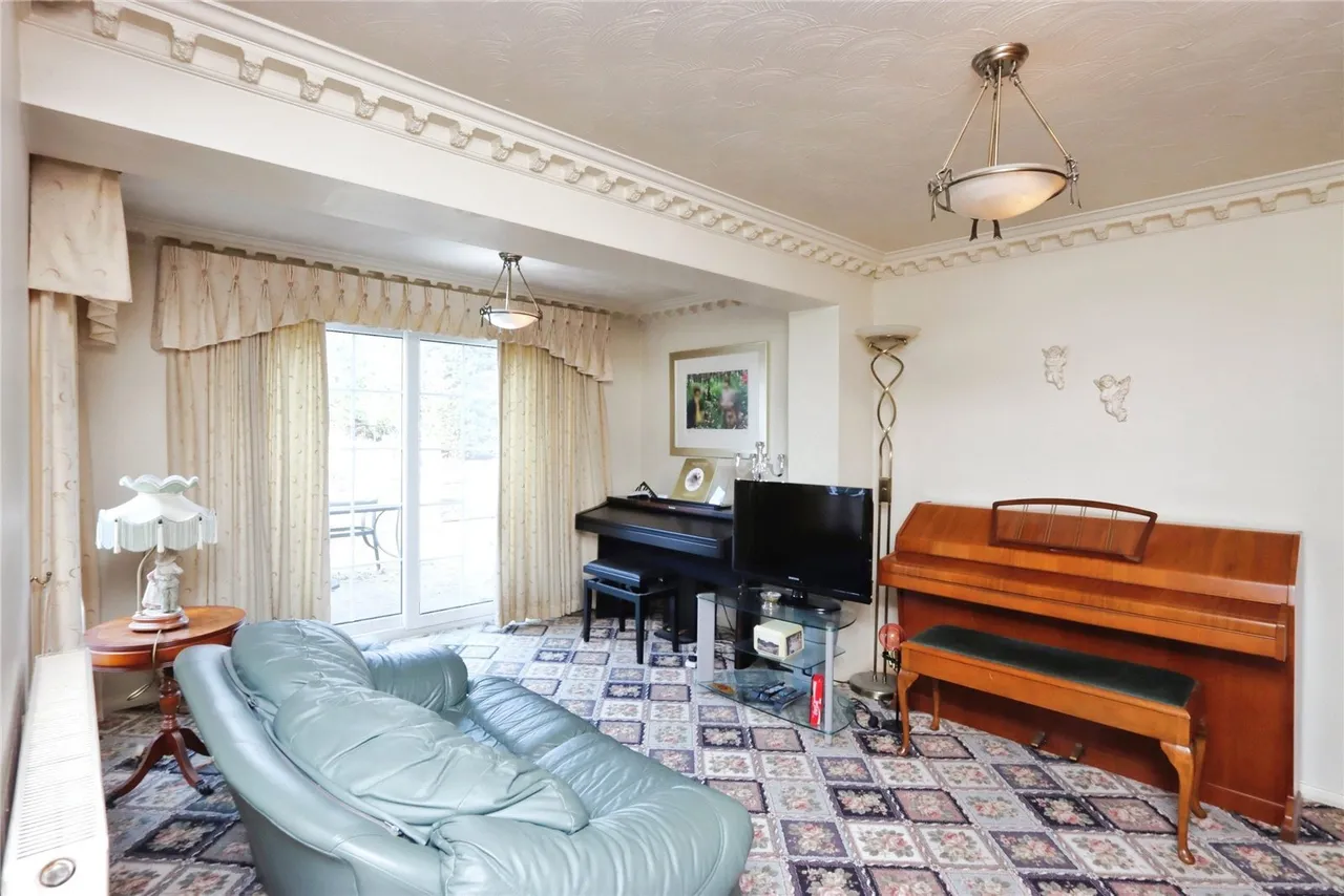 Cleeve Hill Gardens, Waterthorpe, Sheffield, South Yorkshire, S20, photo 7