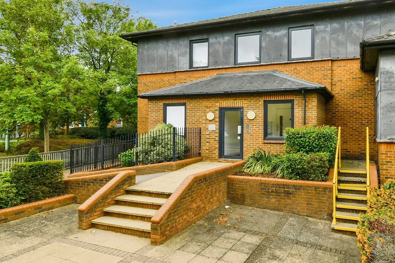 2 bed flat for sale — Old Park Road, Hitchin