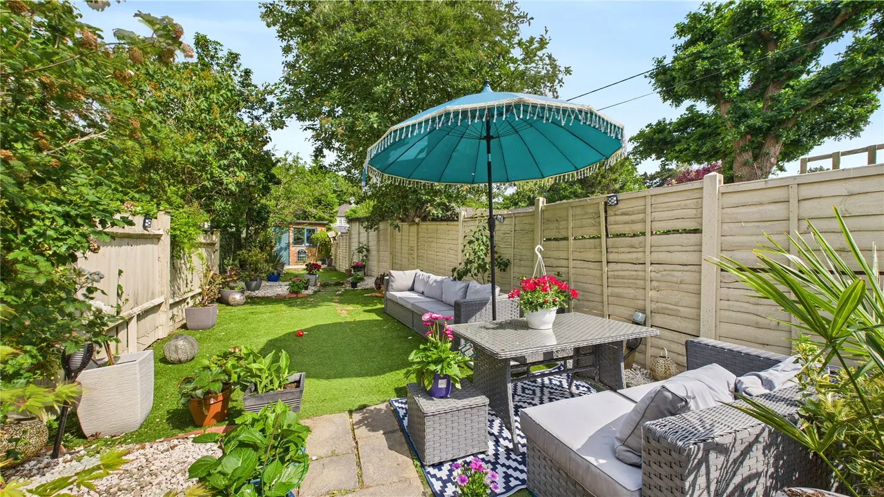 Windsor Road, Chobham, GU24, photo 14