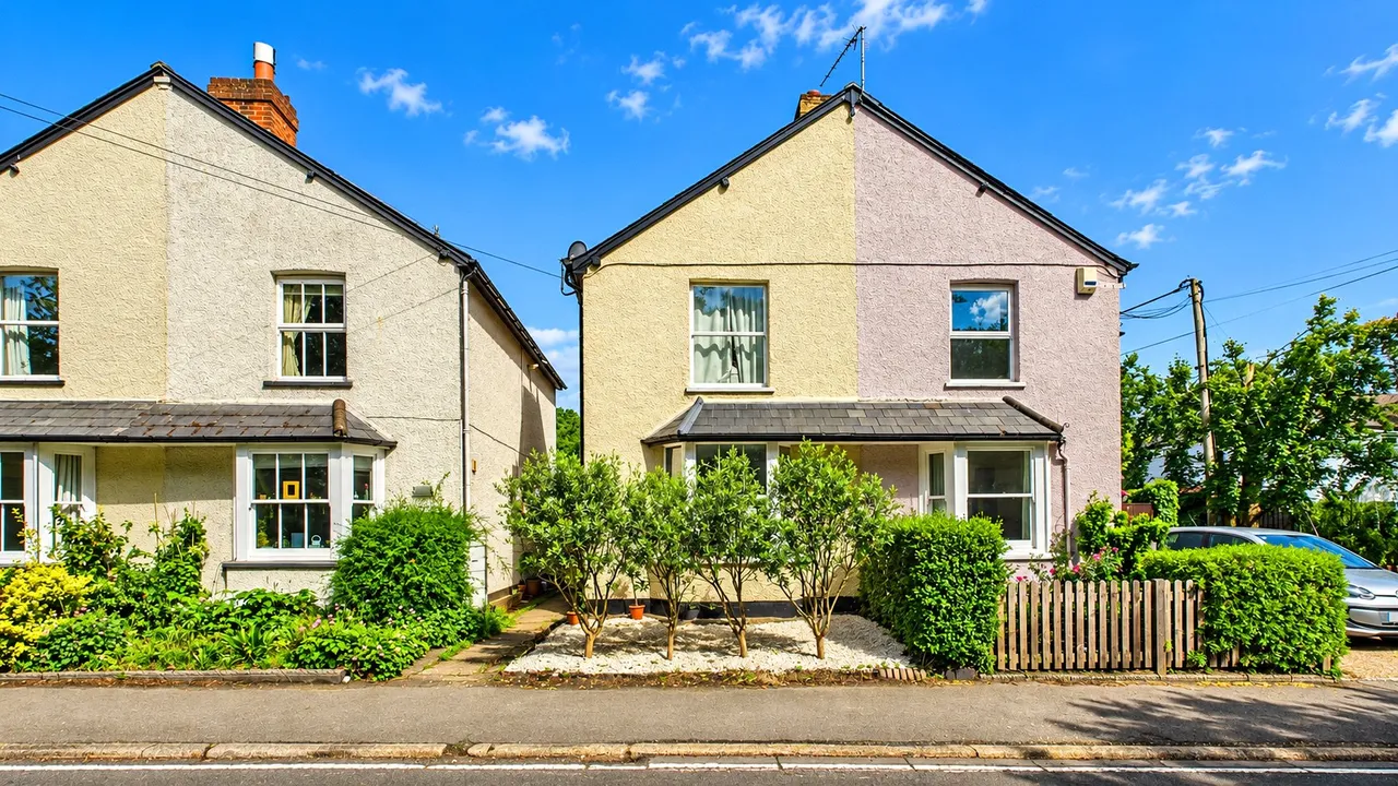 Windsor Road, Chobham, GU24, photo 2