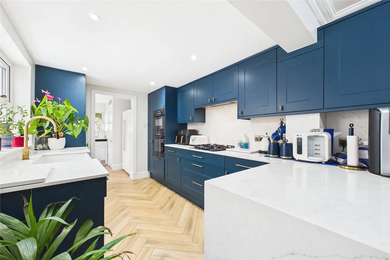 2 bed house for sale, Windsor Road, Chobham, GU24