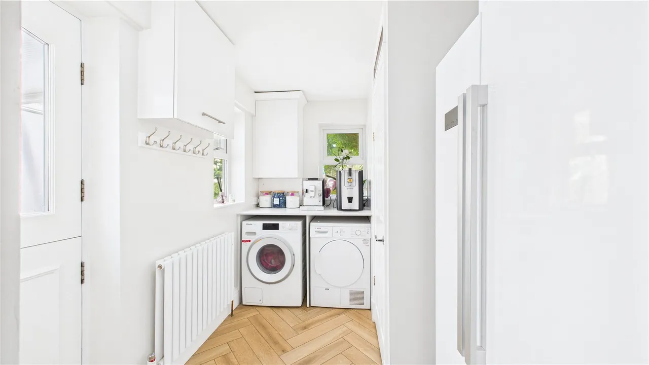 Windsor Road, Chobham, GU24, photo 7