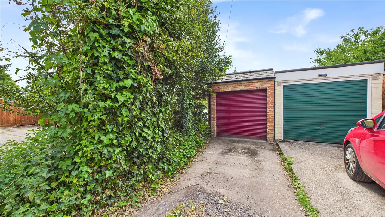 Windsor Road, Chobham, GU24, photo 16