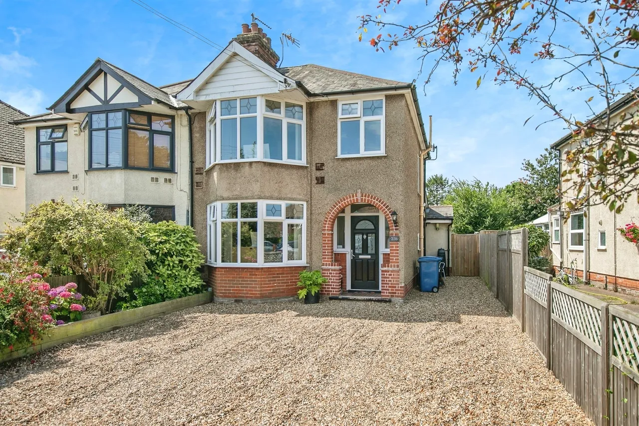 3 bed house for sale — Colchester Road, Ipswich