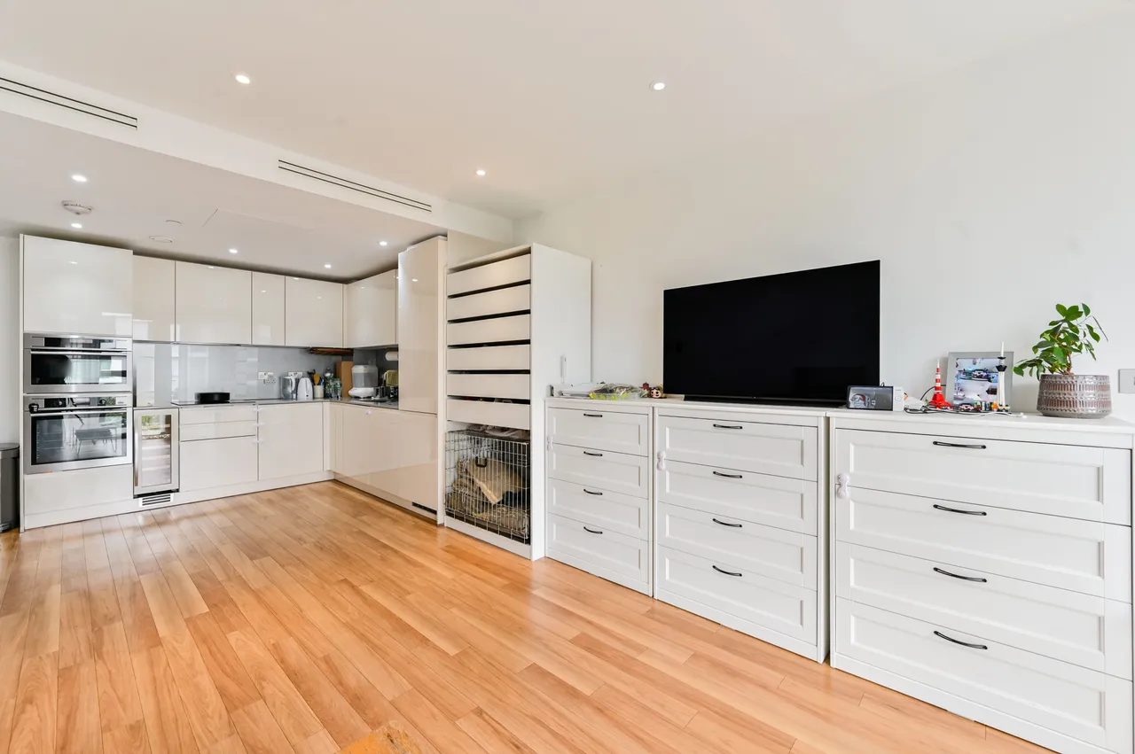 Flat 64, Brent House, Nine Elms Point, 50 Wandsworth Road, London, photo 2