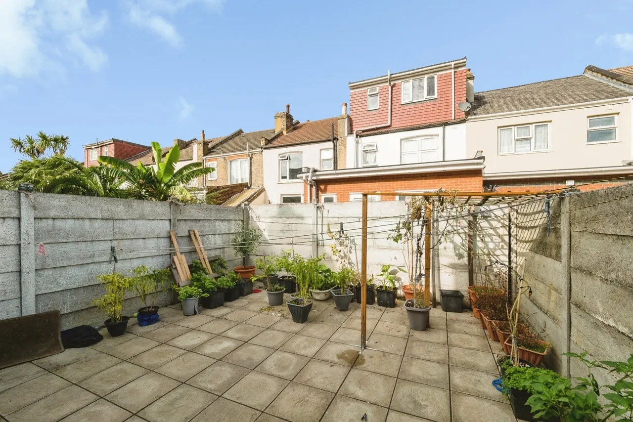 Grosvenor Road, London, E7, photo 18
