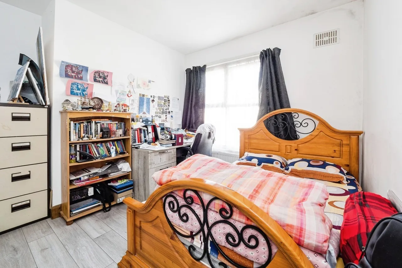 Grosvenor Road, London, E7, photo 14