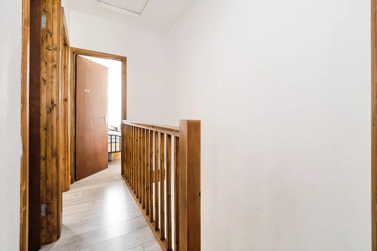 Grosvenor Road, London, E7, photo 16