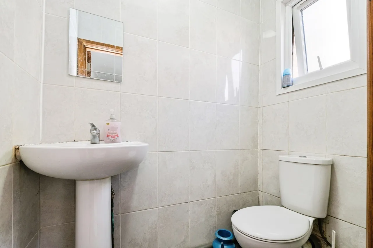 Grosvenor Road, London, E7, photo 8