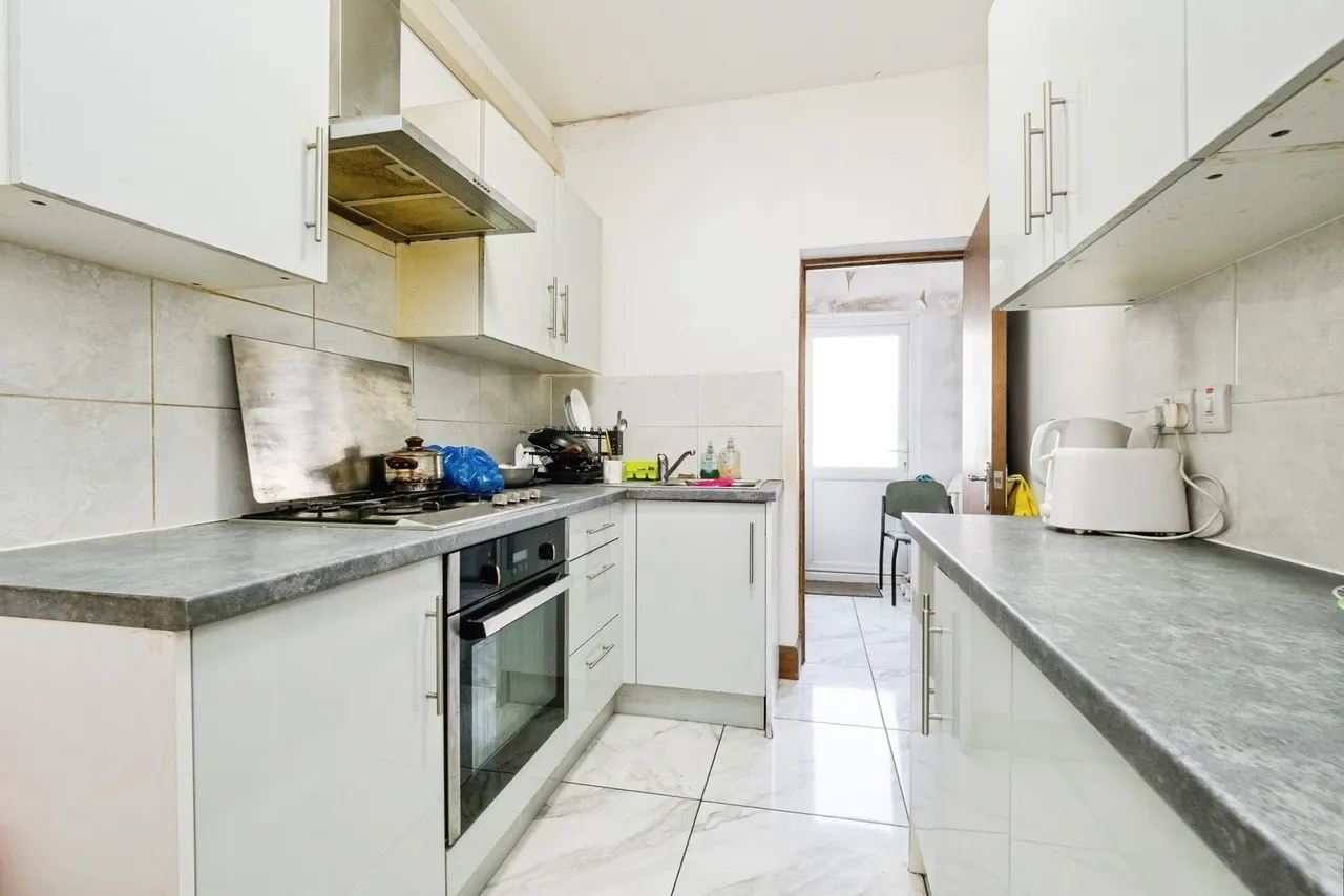 Grosvenor Road, London, E7, photo 7