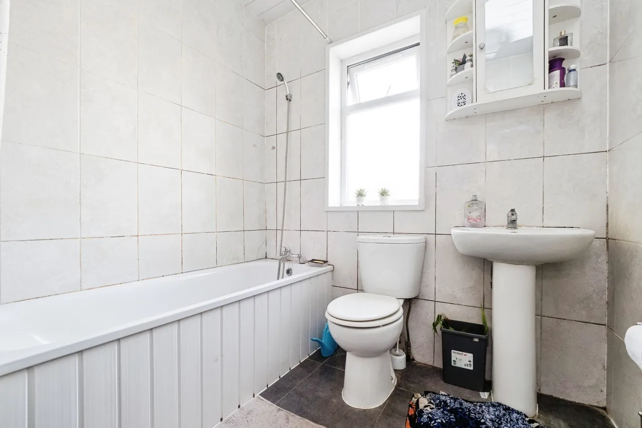 Grosvenor Road, London, E7, photo 17