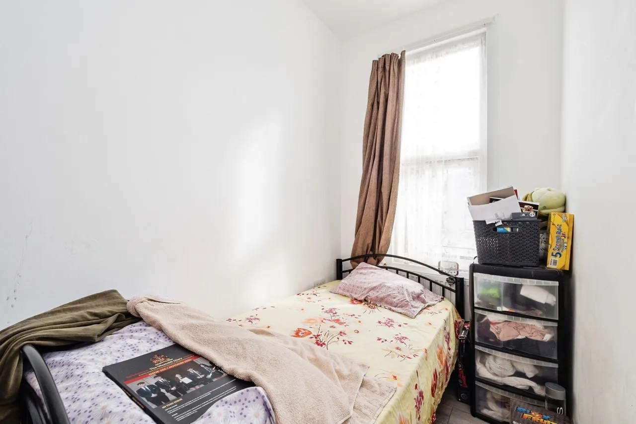Grosvenor Road, London, E7, photo 15