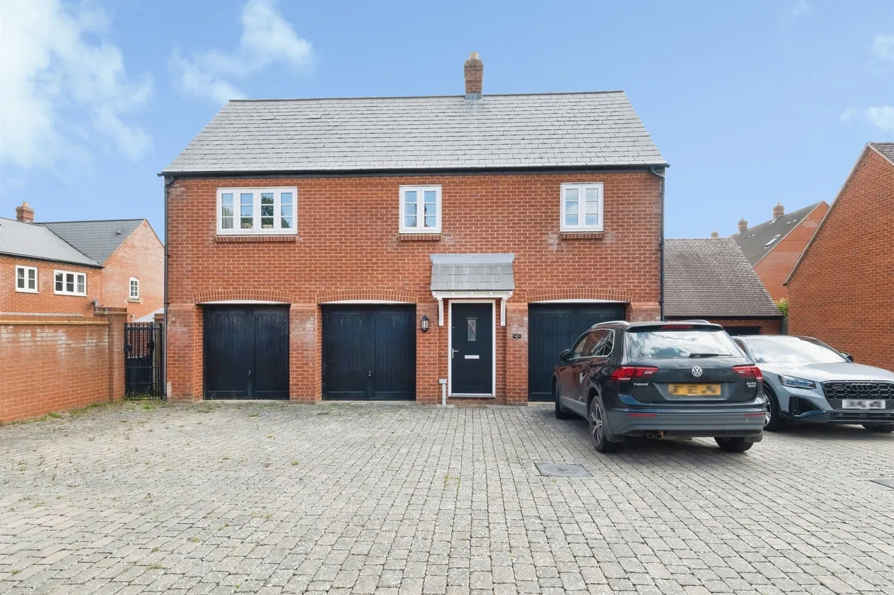2 bed property for sale — Poppyfields Way, Brackley