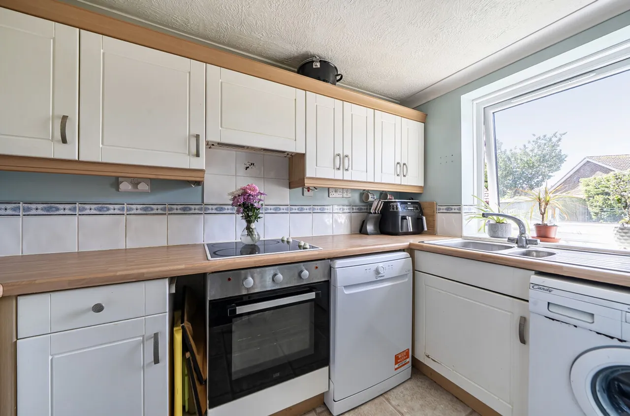 Mount Pleasant Close, Lyminge, CT18, photo 3
