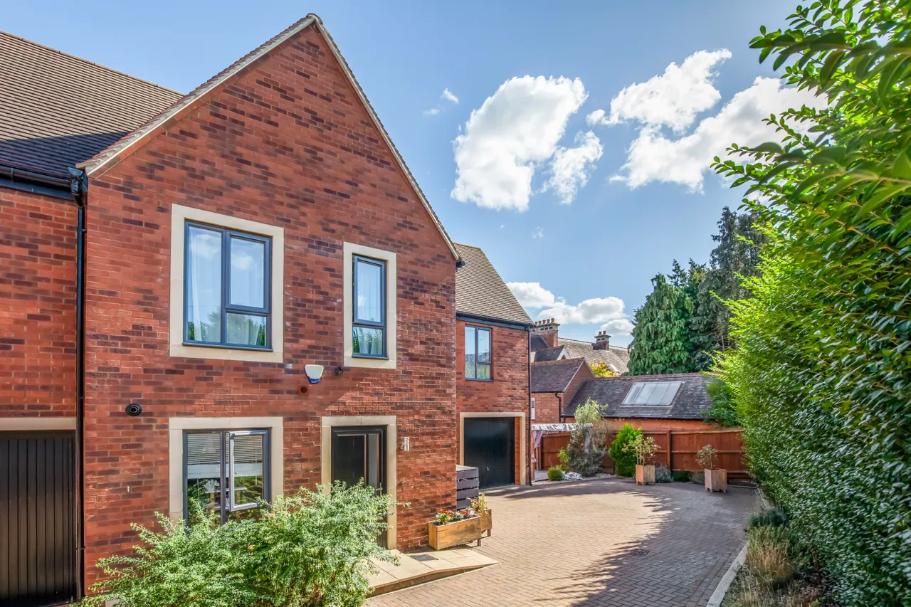 4 bed house for sale, Hall Lane, Kettering, NN15