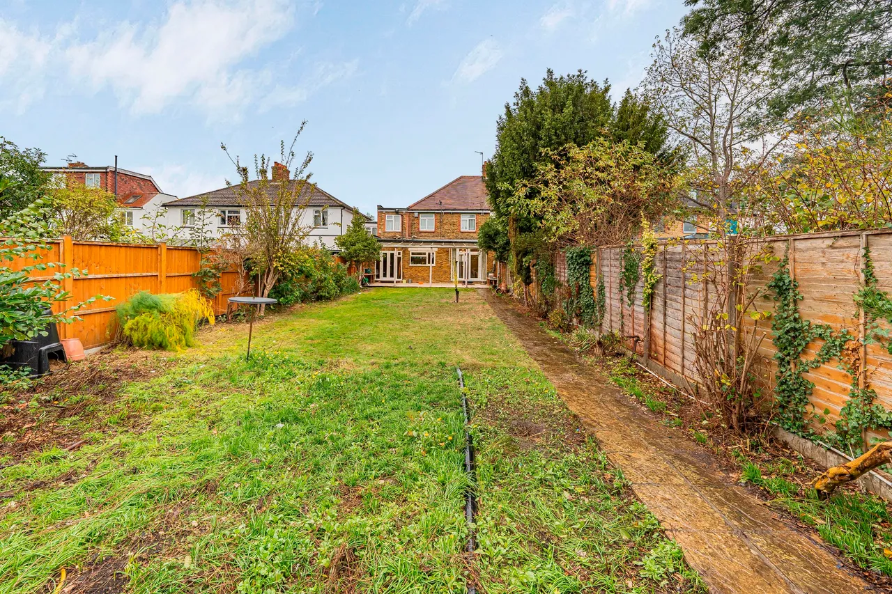 Wood Lane, Isleworth, photo 15