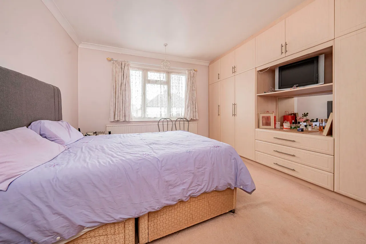 Wood Lane, Isleworth, photo 7