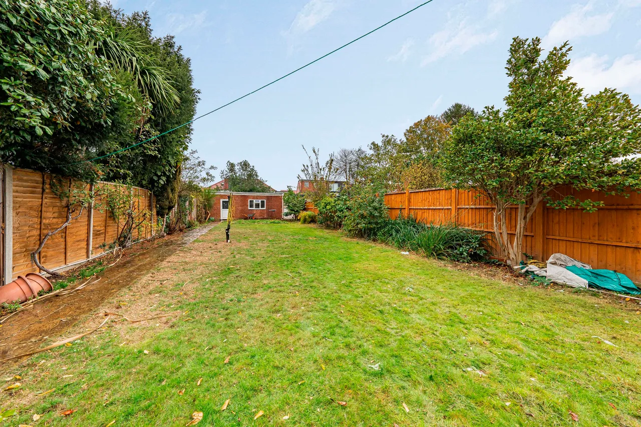 Wood Lane, Isleworth, photo 13