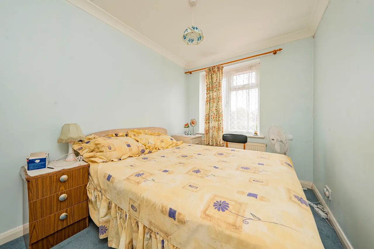 Wood Lane, Isleworth, photo 9