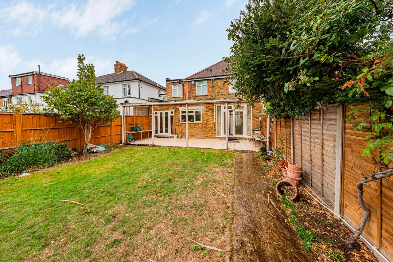 Wood Lane, Isleworth, photo 14