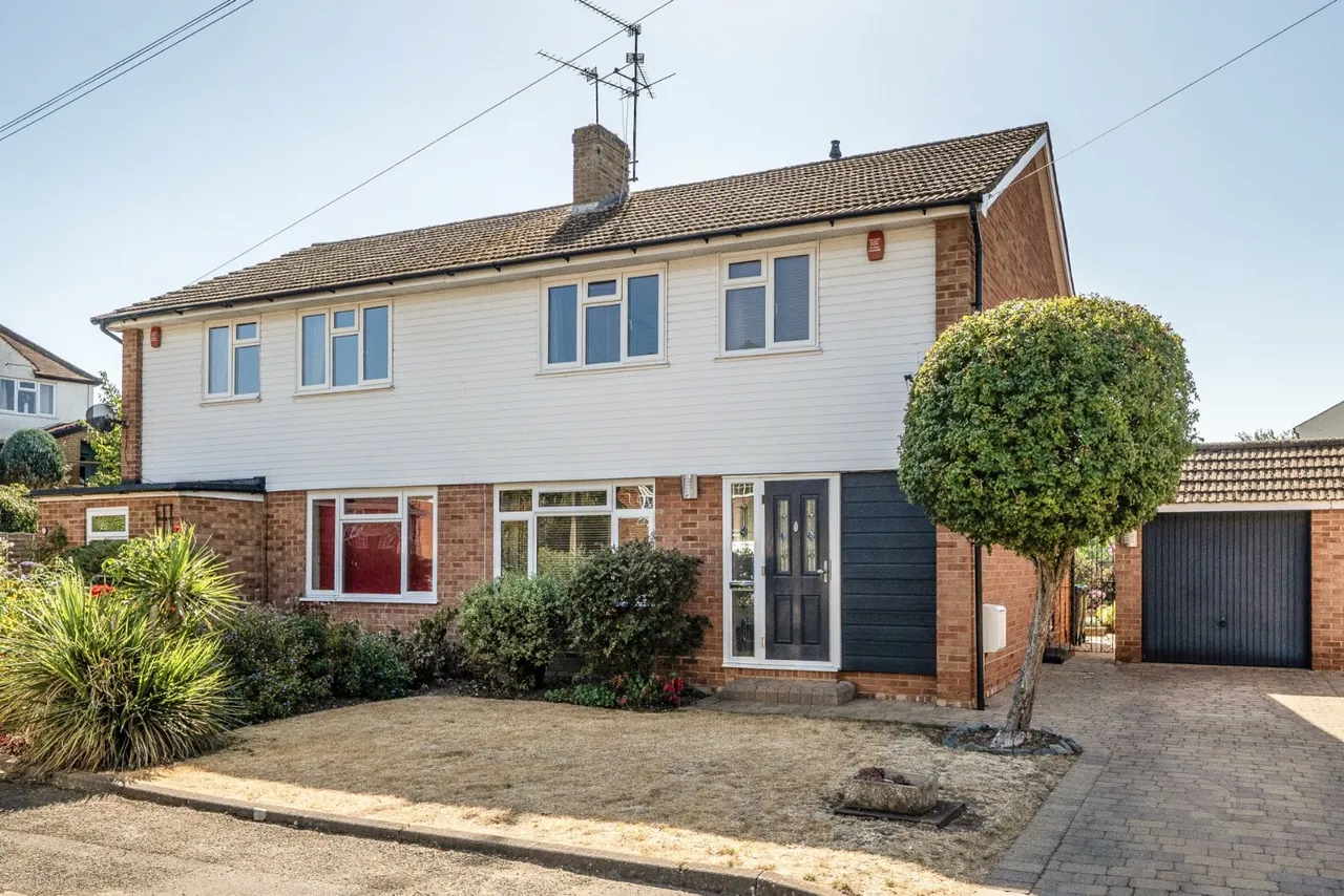 3 bed aldbourne road, burnham, buckinghamshire,sl1 for sale, Burnham, Buckinghamshire