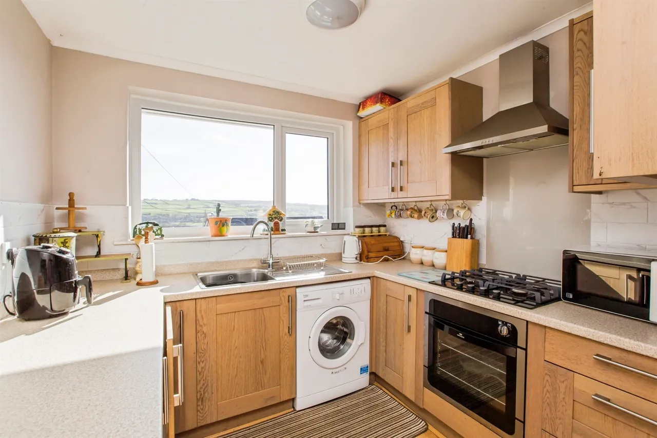 Willow Dene Avenue, Halifax, photo 6