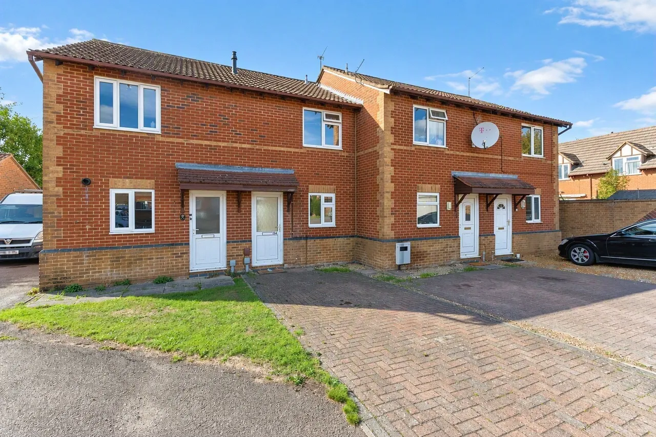 2 bed house for sale, Limoges Court, Northampton, NN5