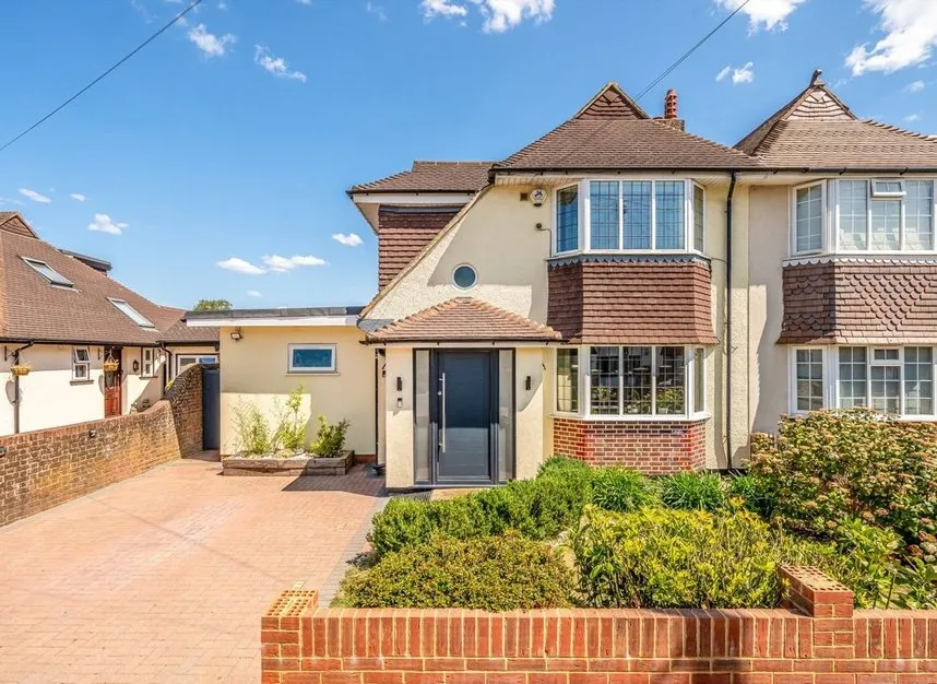 4 bed house for sale — Camborne Way, Hounslow, TW5