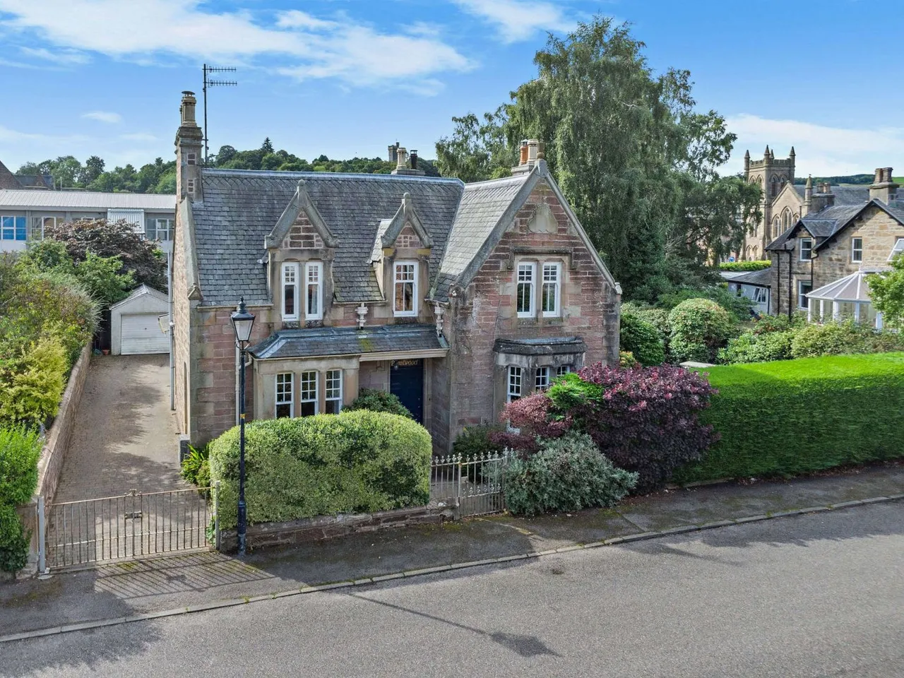 5 bed house for sale — St. James Street, Dingwall, Ross-Shire, IV15 9JA