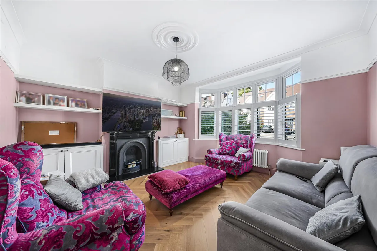 Connaught Avenue, North Chingford, E4, photo 2