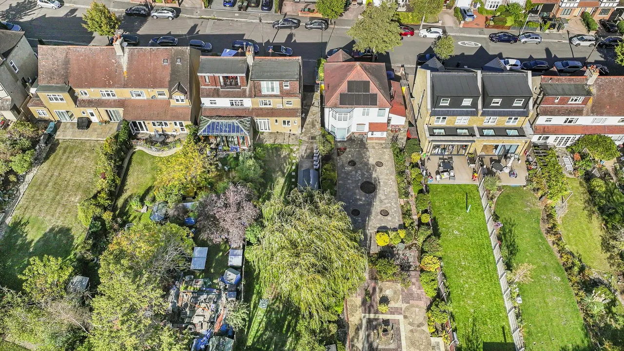 Connaught Avenue, North Chingford, E4, photo 29