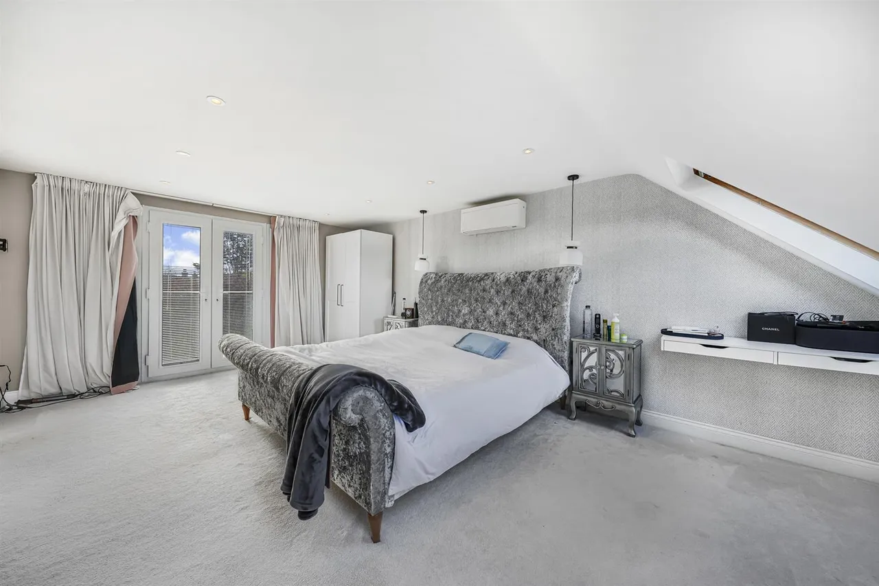 Connaught Avenue, North Chingford, E4, photo 18