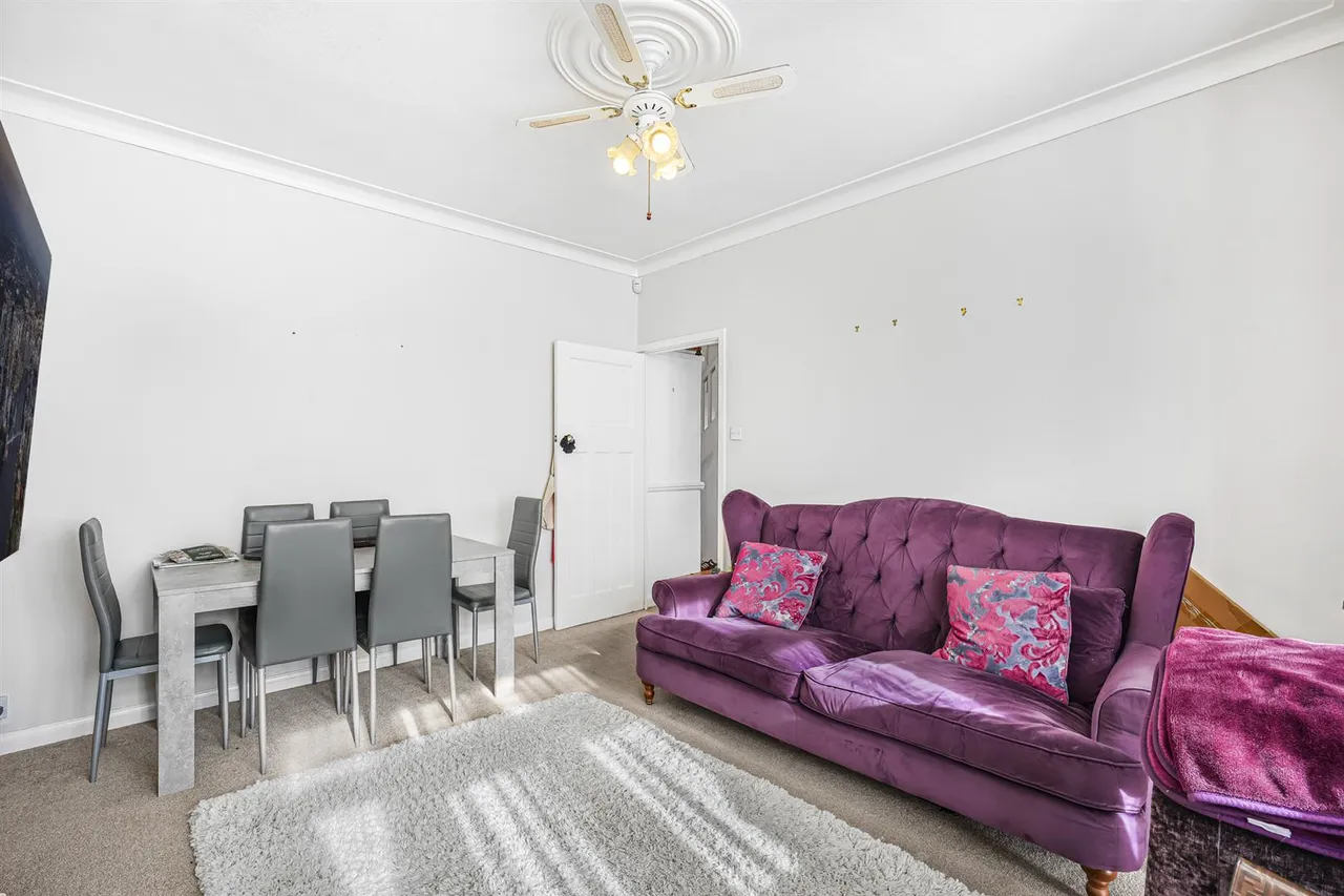 Connaught Avenue, North Chingford, E4, photo 12